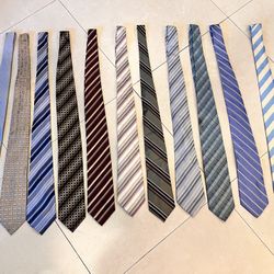 Man’s Neckties In Good Condition 