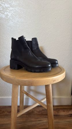 CHUNKY LUG-SOLE CHELSEA BOOTS (SIZE 9)