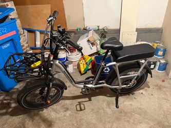 2022 Rad Power Rad Runner Plus Silver - Only 650 miles!