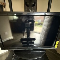 40” Flat Screen TV w/ remote 