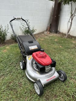 Lawnmower Honda HRR216 Gas Lawn Mower