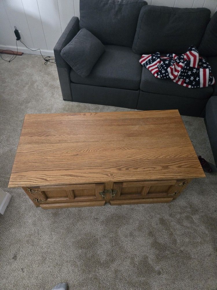 GOLDEN OAK COFFEE TABLE