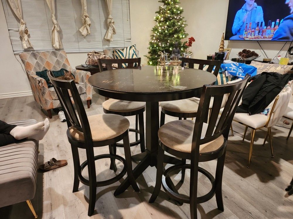 Small 4 Person Breakfast Table.