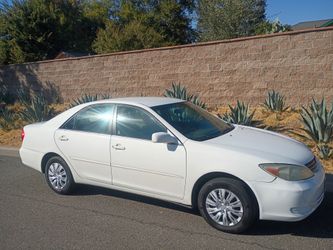 2004 Toyota Camry Le 4dr auto
