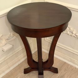 Round side tables - set of 2
