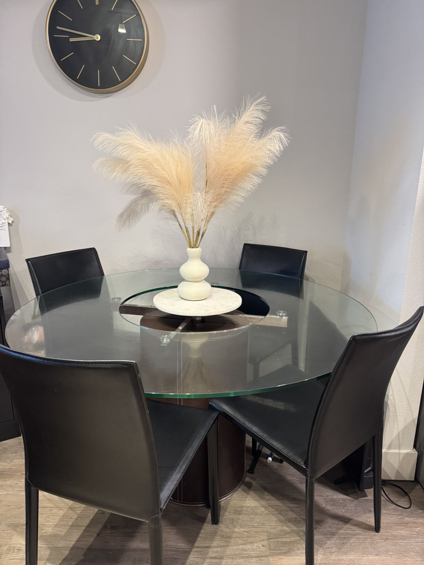 Circular Table With 4 Chairs
