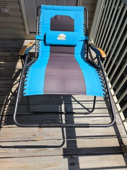 Over-sized gravity chair