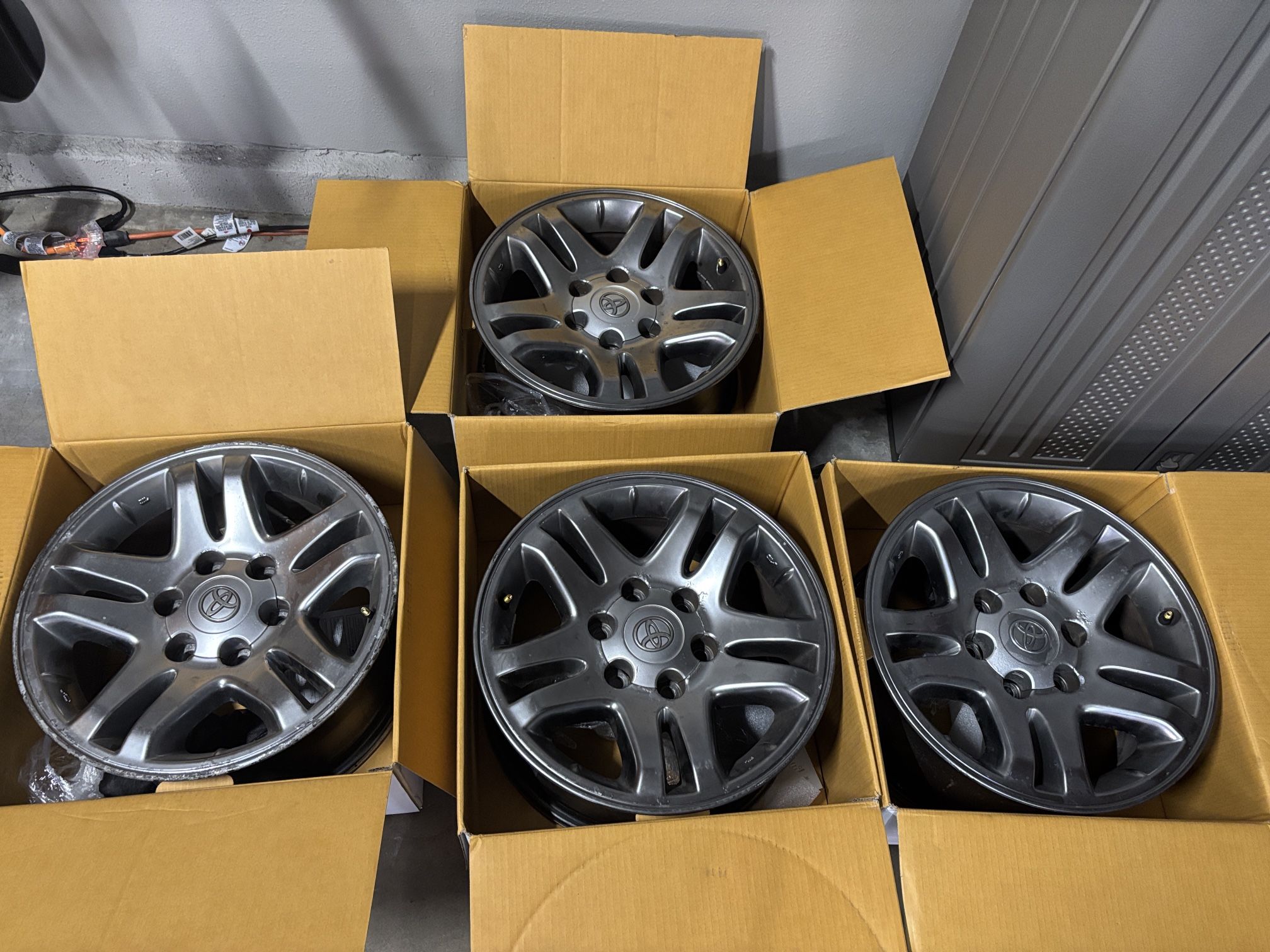 Toyota Tundra/Sequoia Rims 17 X 7.5
