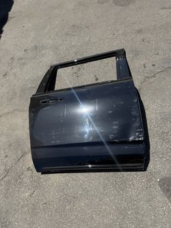 2021-2024 CADILLAC ESCALADE RIGHT REAR DOOR OEM 