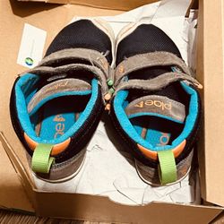 PLAE MAX low boots Kids size 9