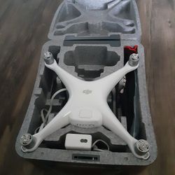 DJI PHANTOM 4 Drone