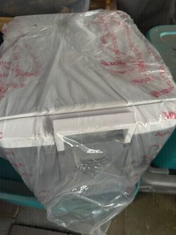 Portable electric Cooler Box