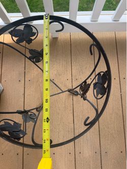Decorative metal plant stand/holder