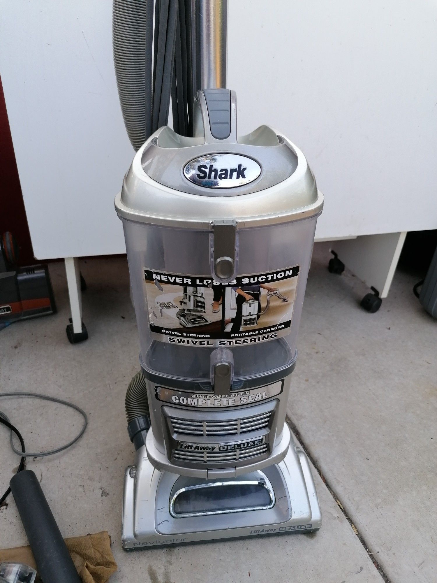 Like new Shark Navigator Professional lift off vacuum