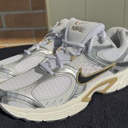 Nike V5 RNR - Size 12.5 (Brand New, No Box)