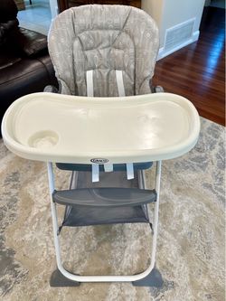 Graco® Slim Snacker™ Highchair – Like New!