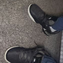 Men Nike Kyries Size 11