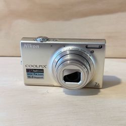 Nikon Coolpix S6100 16.0MP Digital Camera Slv TurnsOn Lens issue w/Box Read Info