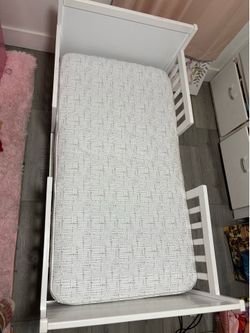Baby/ toddler bed