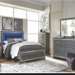 Bedroom Set  4 Pieces 