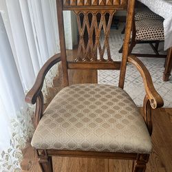 6 Dining Room Chairs 