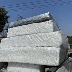 **NEW MATTRESS - MEMORY FOAM! COLCHON NUEVO - FREE DELIVERY/ ENTREGA GRATIS!** Cama Bed Box Spring