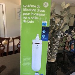 Brand New Kitchen, bath water filtration filter model number GXULQR quick replace design no water  shut off  filter life six Month Retai $65 My Price 