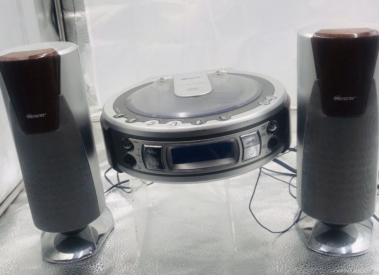 Memorex Digital stereo/CD player system with digital tuning includes To factory speakers!