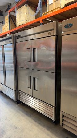 Commercial refrigerator