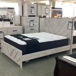 Cayboni 4pc Queen Panel Bedroom Set