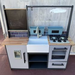 Kidkraft Play Kitchen