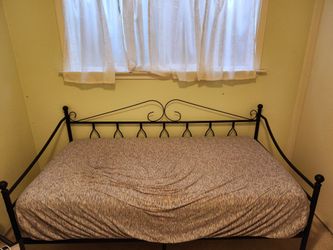 Twin daybed frame