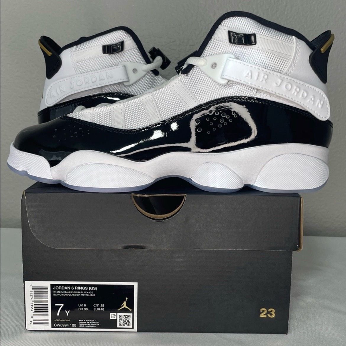 Jordan 6 Rings- Black, White, and Gold. 7y