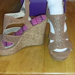  wedge sandals size 7 1/2