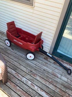 Radio flyer wagon/ See all pictures posted, good condition ,pick up in Lake Zurich