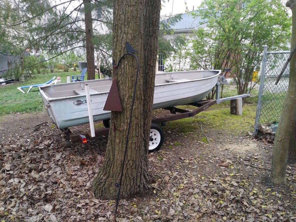 1968 Mirrocraft 12' aluminum vhull rowboat for Sale in Blackwood, NJ