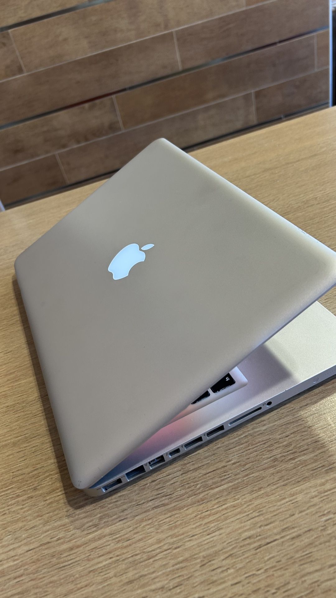 Apple MacBook Pro 13” i5/8GB/255GB SSD $140