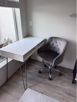 Table + chair