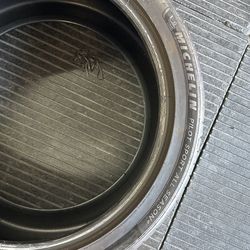 295 35 21 Michelin