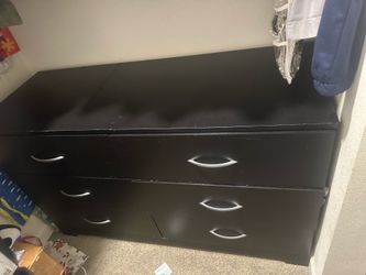 6drawer dresser chest in color black in good condition