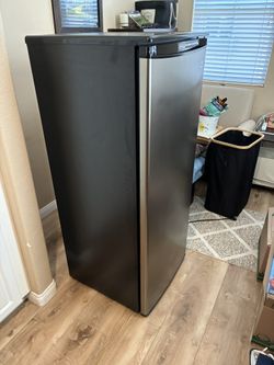 Danby 8.5 cu ft Upright Freezer - Excellent Condition ($499 OBO)