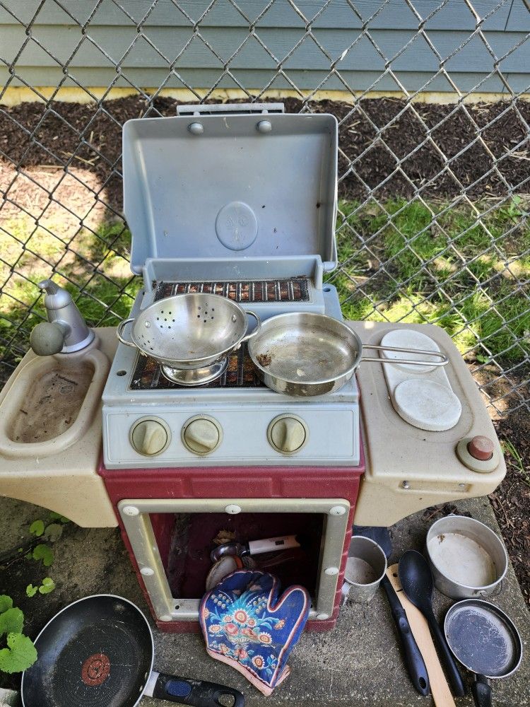 Play BBQ Grill Pretend With Many Items