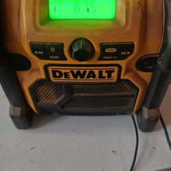 Dealt Is radio charger Up 20v
