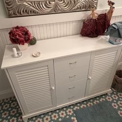 White Wooden Cabinet & Drawers / Dresser