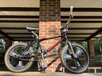 GT BMX Bike with Mag Wheels