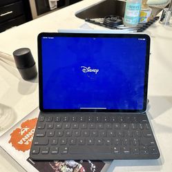 iPad Pro 11" 2nd Gen With Accessories