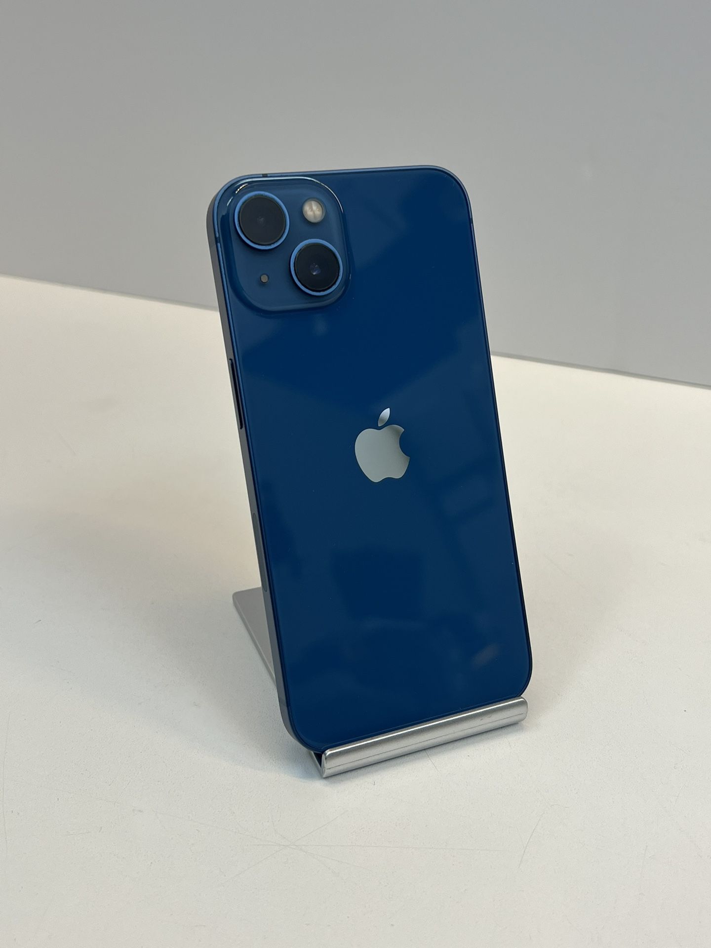 Apple Iphone 13 128gb. ( Unlocked )