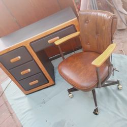 $150 VINTAGE DESK AND CHAIR