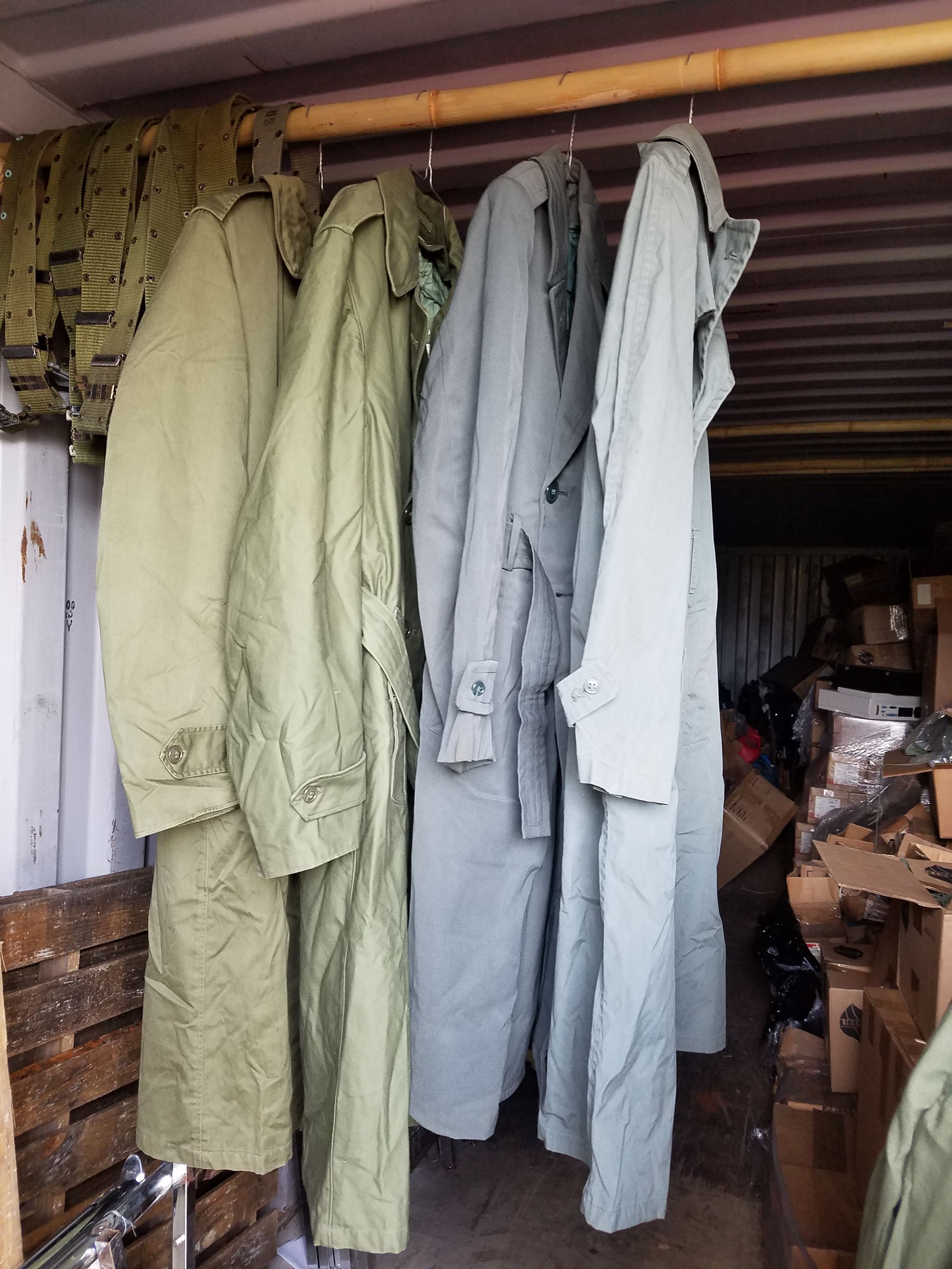 Extreme cold weather military clothing