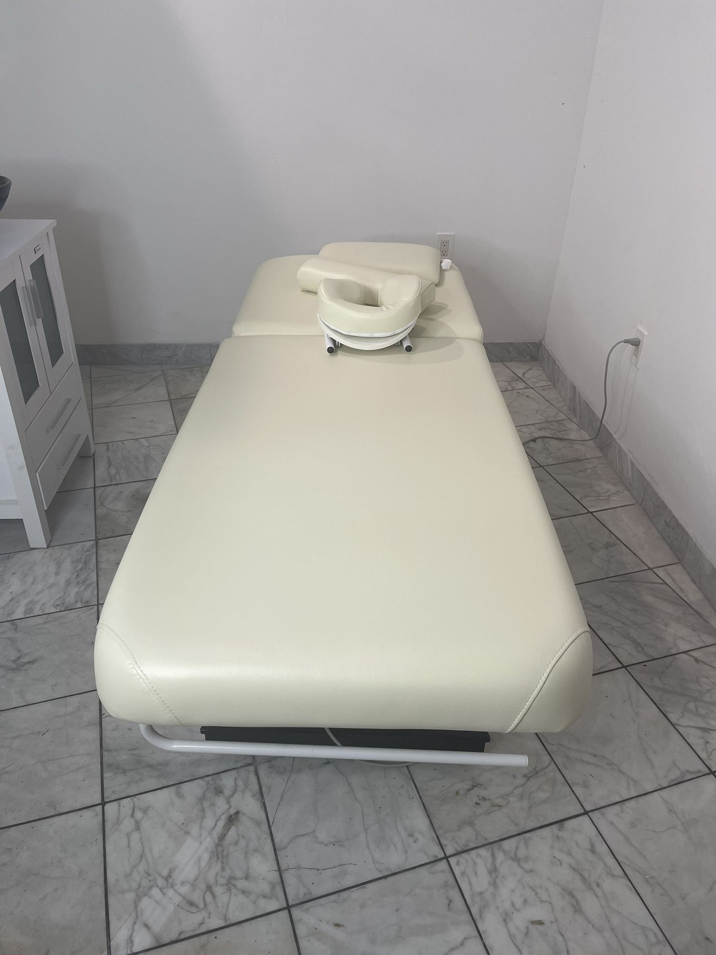 Facial Massage Treatment Table (Skin Act: Milo 3.0)